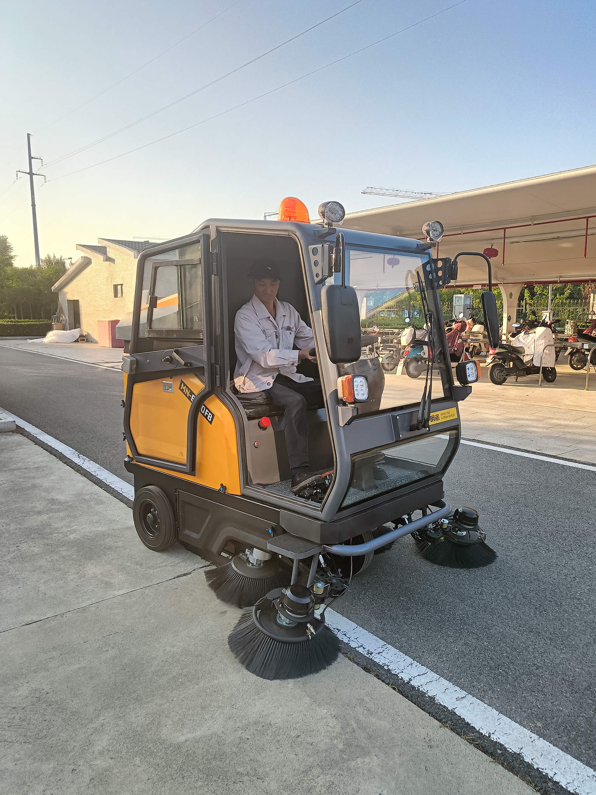 江苏金满城装饰设计工程有限公司MN-E810FB大功率扫地机